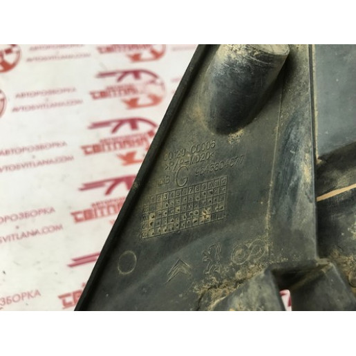 Кронштейн противотуманной фары левой Citroen Berlingo 2003-2008 9643804677